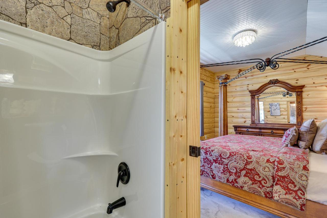 Cliffside Eureka Springs Cabin With Beaver Lake View Exterior foto