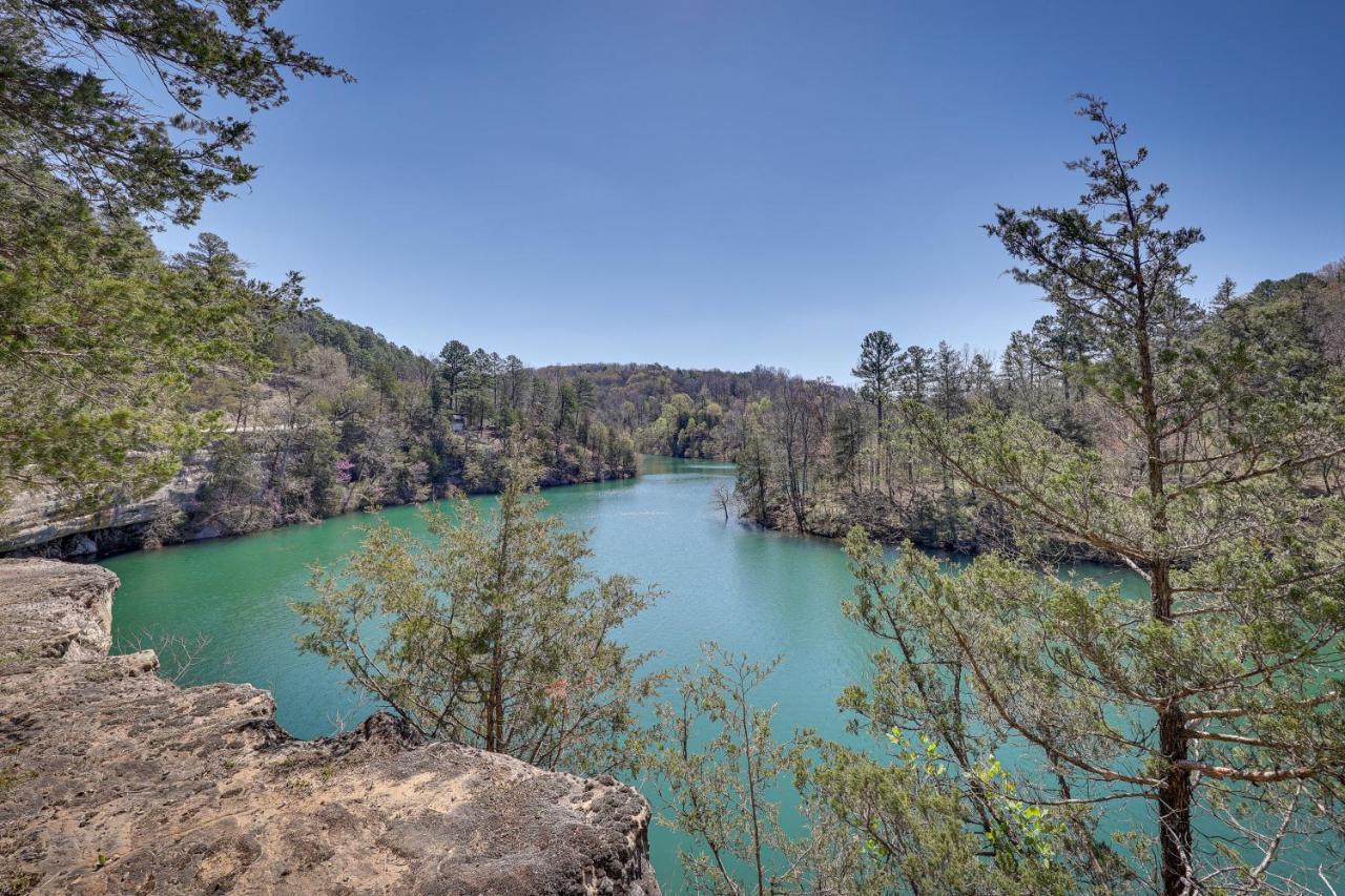 Cliffside Eureka Springs Cabin With Beaver Lake View Exterior foto