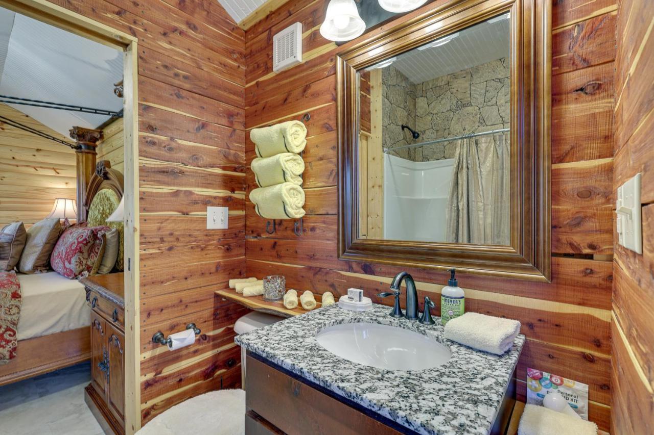 Cliffside Eureka Springs Cabin With Beaver Lake View Exterior foto
